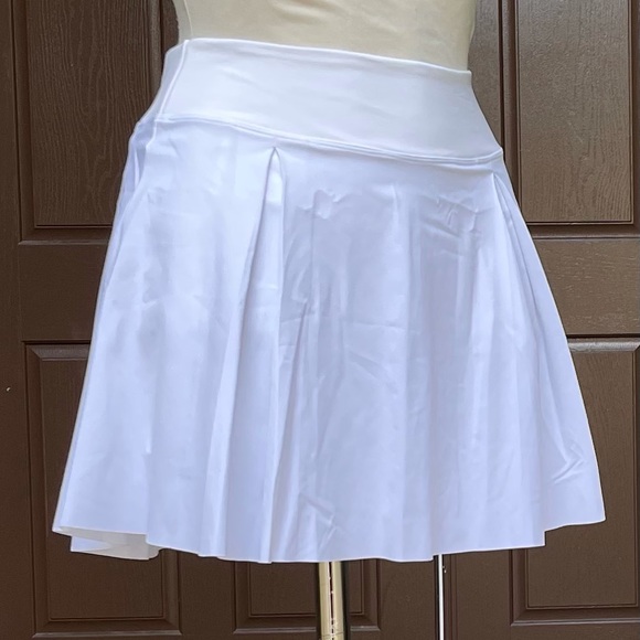 Nike Dri-Fit white tennis skirt - Picture 1 of 4